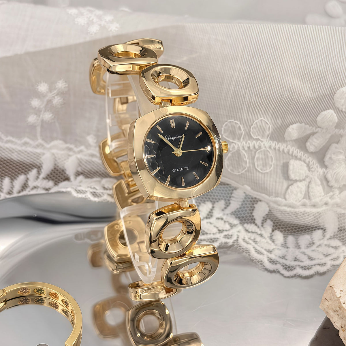 Chic Hollow Geometric Bracelet Watch